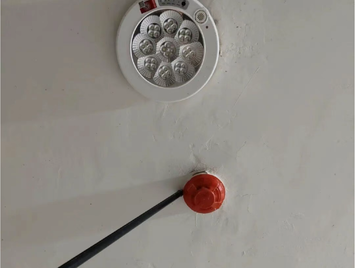 榆林每月都是“兩個退休老頭來做維保,其中一位快70歲了”費用不低,但糊弄人!